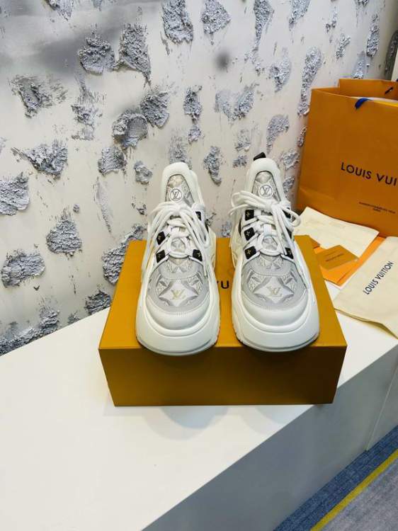 Picture of Louis Vuitton Shoes _SKULVsz35-407cmmnf054617781
